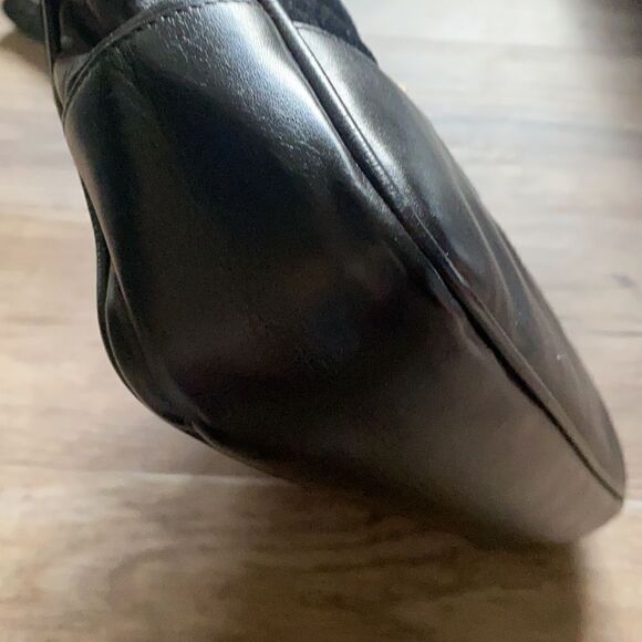 Chanel tote - Picture 8 of 17